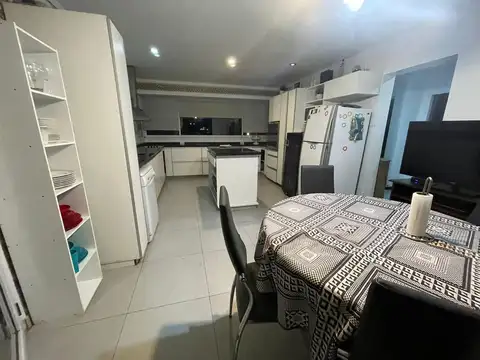 Casa 5 ambientes con 3 baños