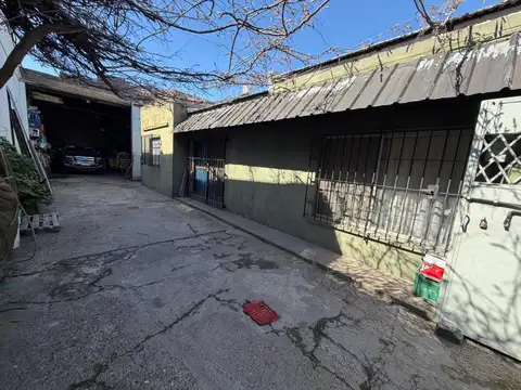 Venta de casa, local y galpon en Sarandi