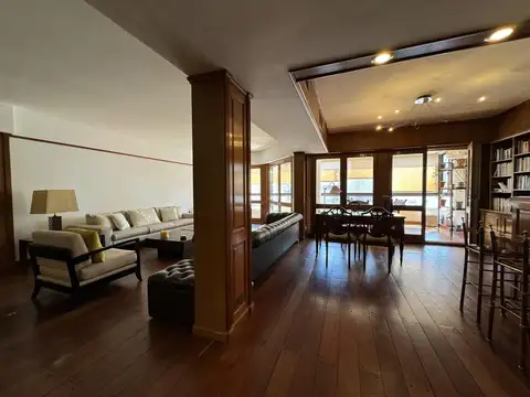 Departamento 8 ambientes con 4 baños