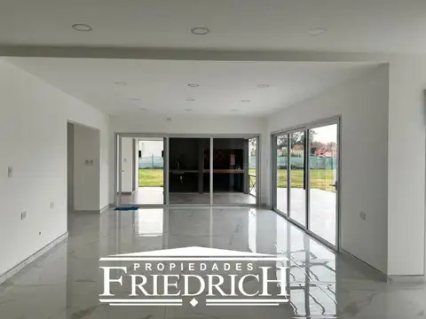 Casa en Alquiler en El Nacional Club De Campo, USD 1.400