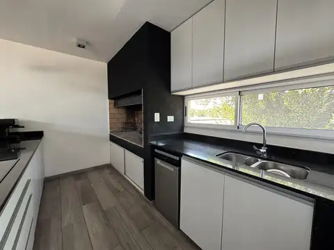 Depto Tipo Casa 6 ambientes con 2 baños