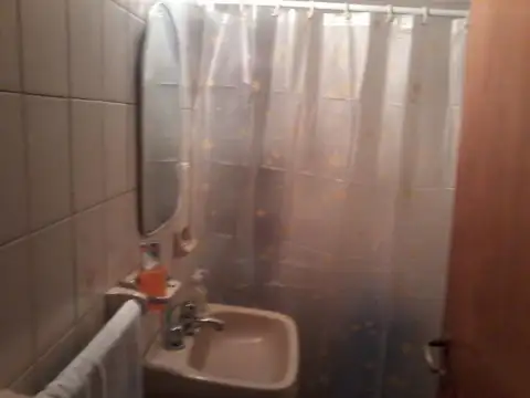 Casa 2 ambientes con 2 baños