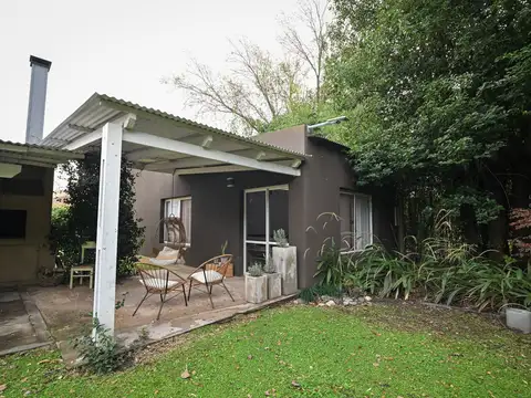 CASA QUINTA EN LOS ROBLES