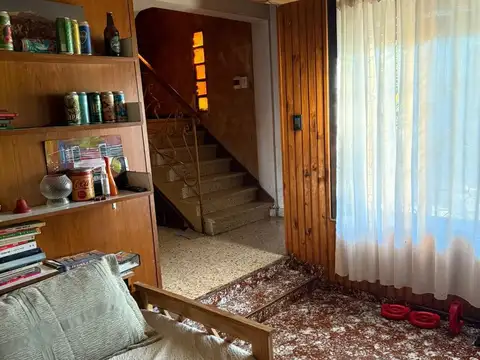 Casa 5 ambientes con 1 baño