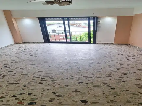 MONOAMBIENTE AL FRENTE SIN BALCON