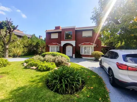 CASA EN VENTA CLUB DE CAMPO PILAR DEL LAGO 5 DORM.