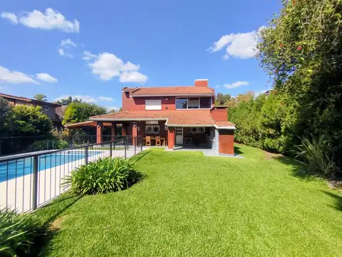 Casa en Venta con 2 cocheras