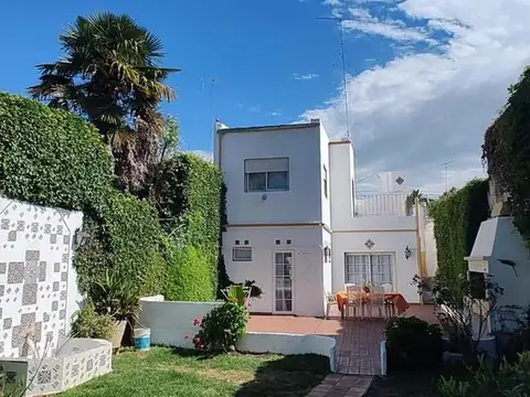 CASA DE 6 AMB EN EL CENTRO DE LUJAN