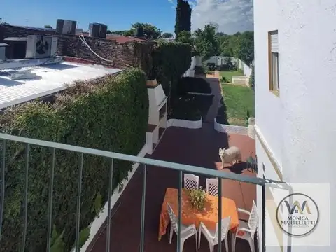 Casa 6 ambientes con 2 baños