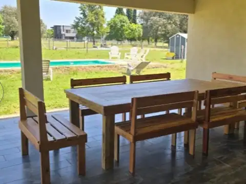 Casa en Venta con 3 cocheras