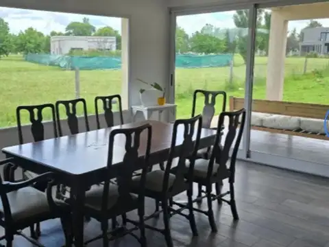 Casa 5 ambientes con 4 baños