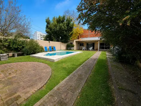 Casa 5 ambientes con 4 baños