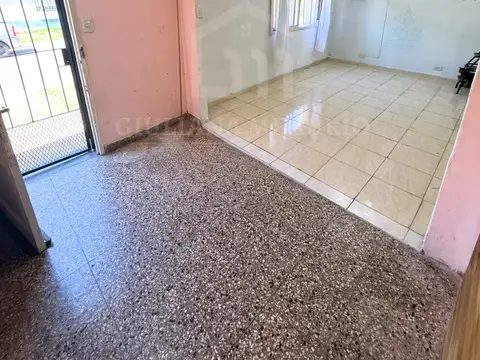Casa 2 ambientes con 1 baño