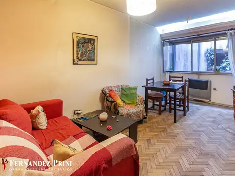 Departamento 2 ambientes con balcón al frente en San Cristobal