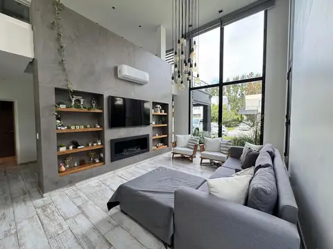 Casa 5 ambientes con 4 baños