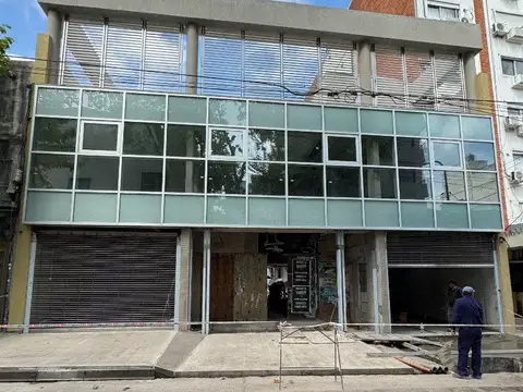 LOCAL A ESTRENAR DE 4.10 X 8.10. MORON CENTRO