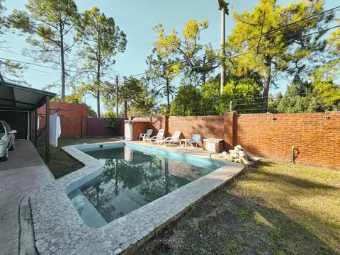 Casa de 1 dormitorio con quincho, pileta y jardín en Barrio Tango
