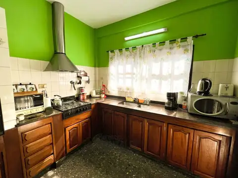 Casa en Venta con 3 cocheras