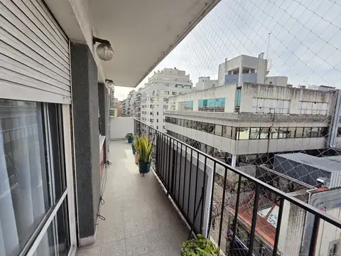 Barrio Norte - Venta de departamento piso entero de 4 ambientes con dependencia al frente apto credito