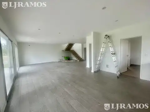 Casa 6 ambientes con 3 baños