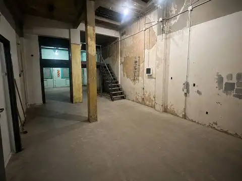Amplio local comercial a metros de Av. 9 de Julio | Hasta 164 m² utilizables | Doble ingreso