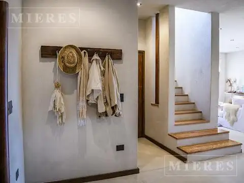 Casa 6 ambientes con 5 baños