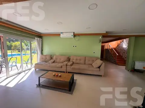 Casa 7 ambientes con 5 baños