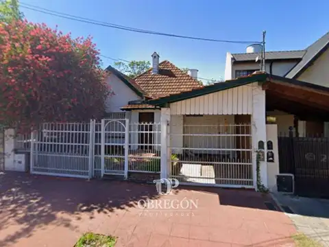 Villa Ballester Venta Casa con Jardin Parrilla y cochera.