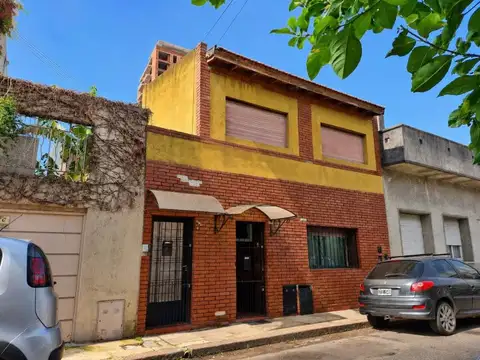 CASA TIPO PH,  AL FRENTE SIN EXPENSAS, APTO CRÉDITO, CABALLITO