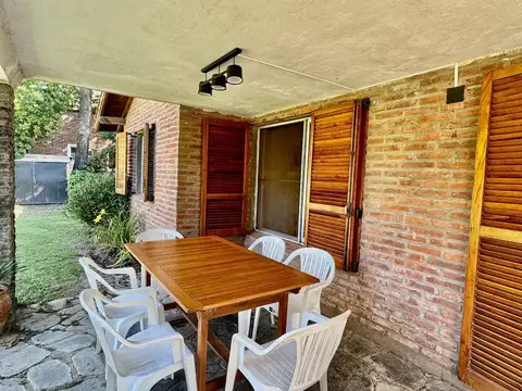 Casa 4 ambientes con 2 baños