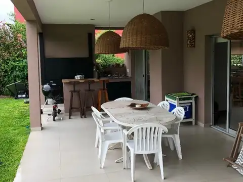 Casa en Alquiler Temporal en Ayres Plaza, USD 4.500