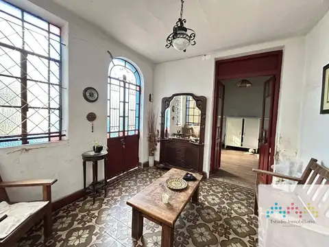 Casa corte antiguo c/ cochera en Burzaco