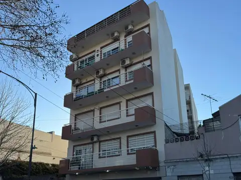 Departamento tres ambientes al frente con balcon
