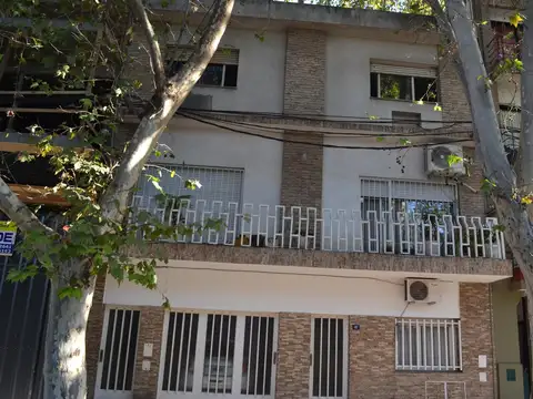 Dto. en Alquiler  2º Piso Escalera - 2 dormitorios, terraza y sin expensas –  en Rep. de la Sexta