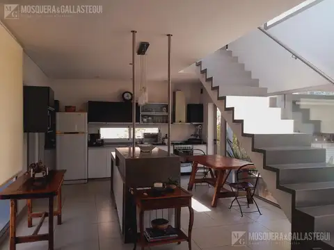 Casa 5 ambientes con 3 baños