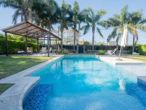 Casa en Alquiler con 2 cocheras