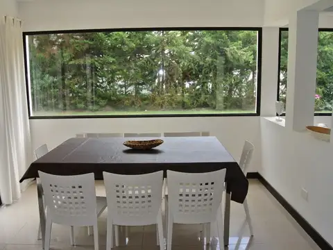 Casa 4 ambientes con 3 baños