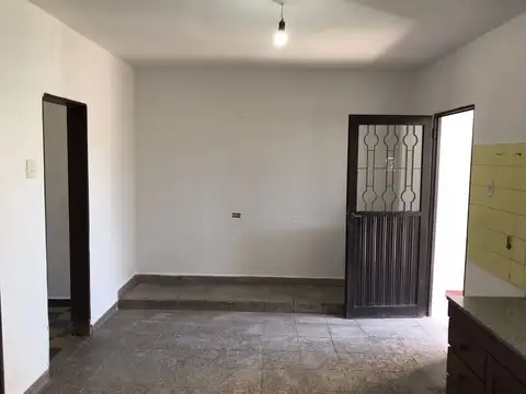 Casa 4 ambientes con 1 baño