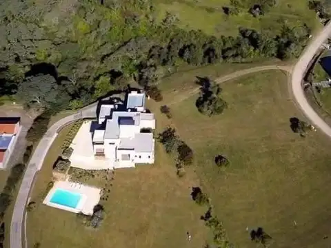 Excelente Lote 3.640 M2 En B° Privado La Hoyada