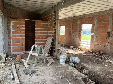 CASA EN OBRA A TERMINAR BARRIO SANTA CLARA AL SUR CANNING