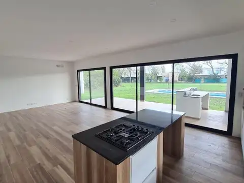 Casa 5 ambientes con 3 baños