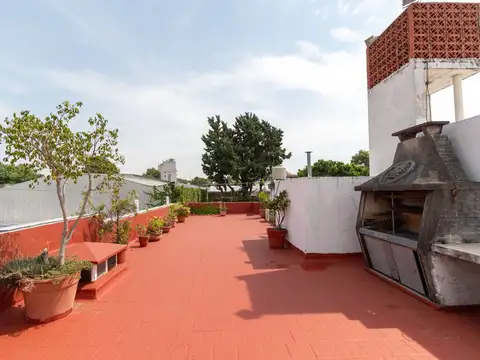 Casa 7 ambientes con 2 baños