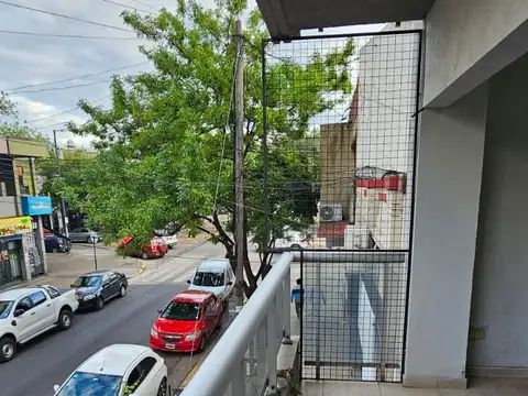 Cosquín 100, Piso 1