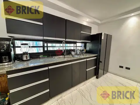 Casa 6 ambientes con 4 baños