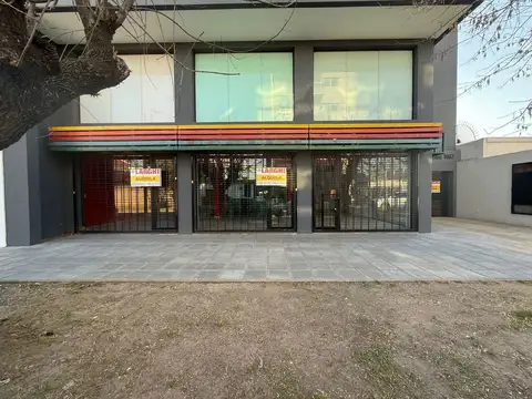 Excelente local  de 244 mts2 en Escobar