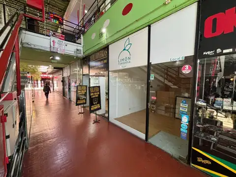 ALQUILER – Local comercial con vidriera y depósito en Galería Paseo del Sol, pleno Centro
