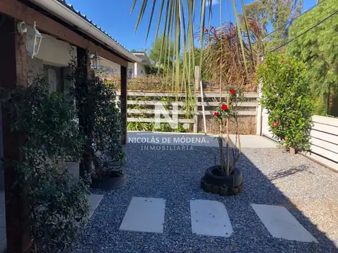 Muy linda casa en La Barra a pasos del Puente y el Arroyo.