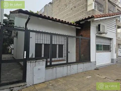 ALQUILER - Casa de 3 ambientes en Beccar, linda distribución con jardín y parrilla