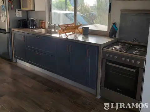 Casa en Alquiler con 4 cocheras