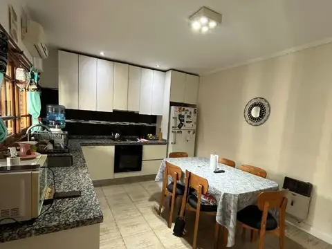 Casa 3 ambientes con 2 baños
